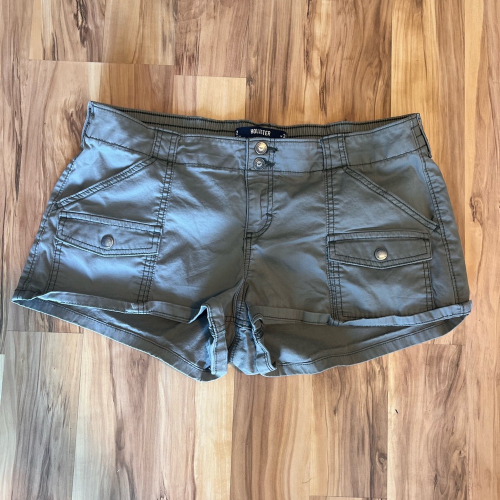 Hollister Women's Cargo Shorts in Gray